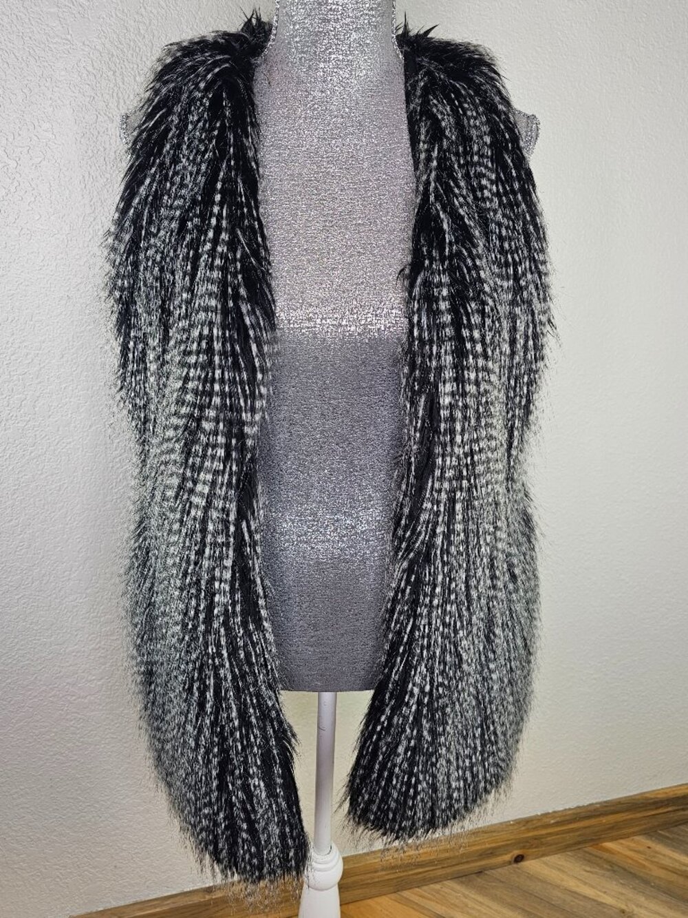 YASO Faux Fur Vest  Size Medium